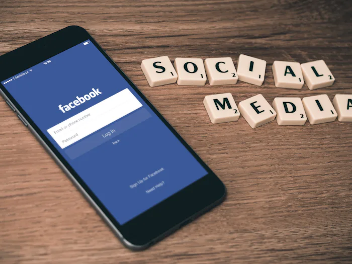 Aplicaciones de redes sociales en la pantalla de un teléfono móvil